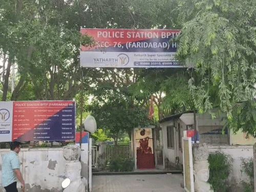 फरीदाबाद में बदमाशों ने ASI पर हमला कर महिला डेंटल डॉक्टर का अपहरण कर लिया था। - Dainik Bhaskar