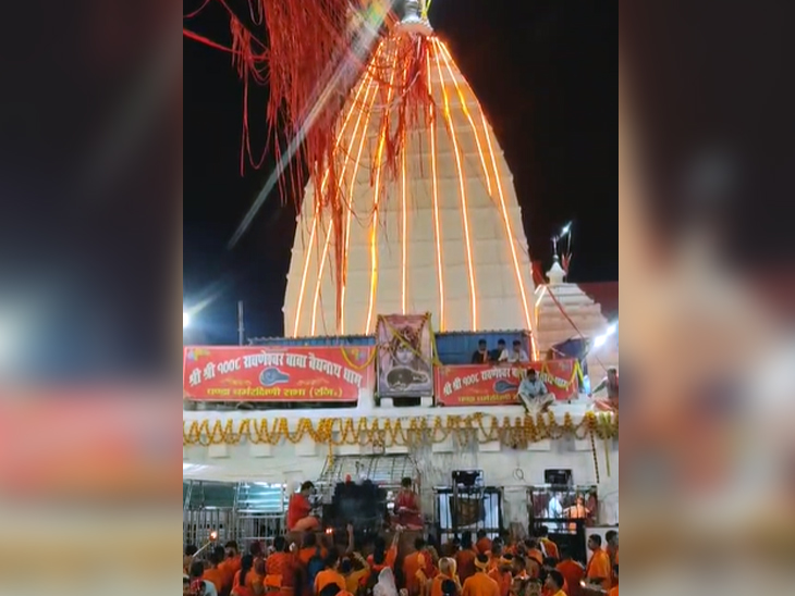 पहले दिन करीब 30 हजार कांवरियों ने बाबा बैद्यनाथ का जलाभिषेक किया।
