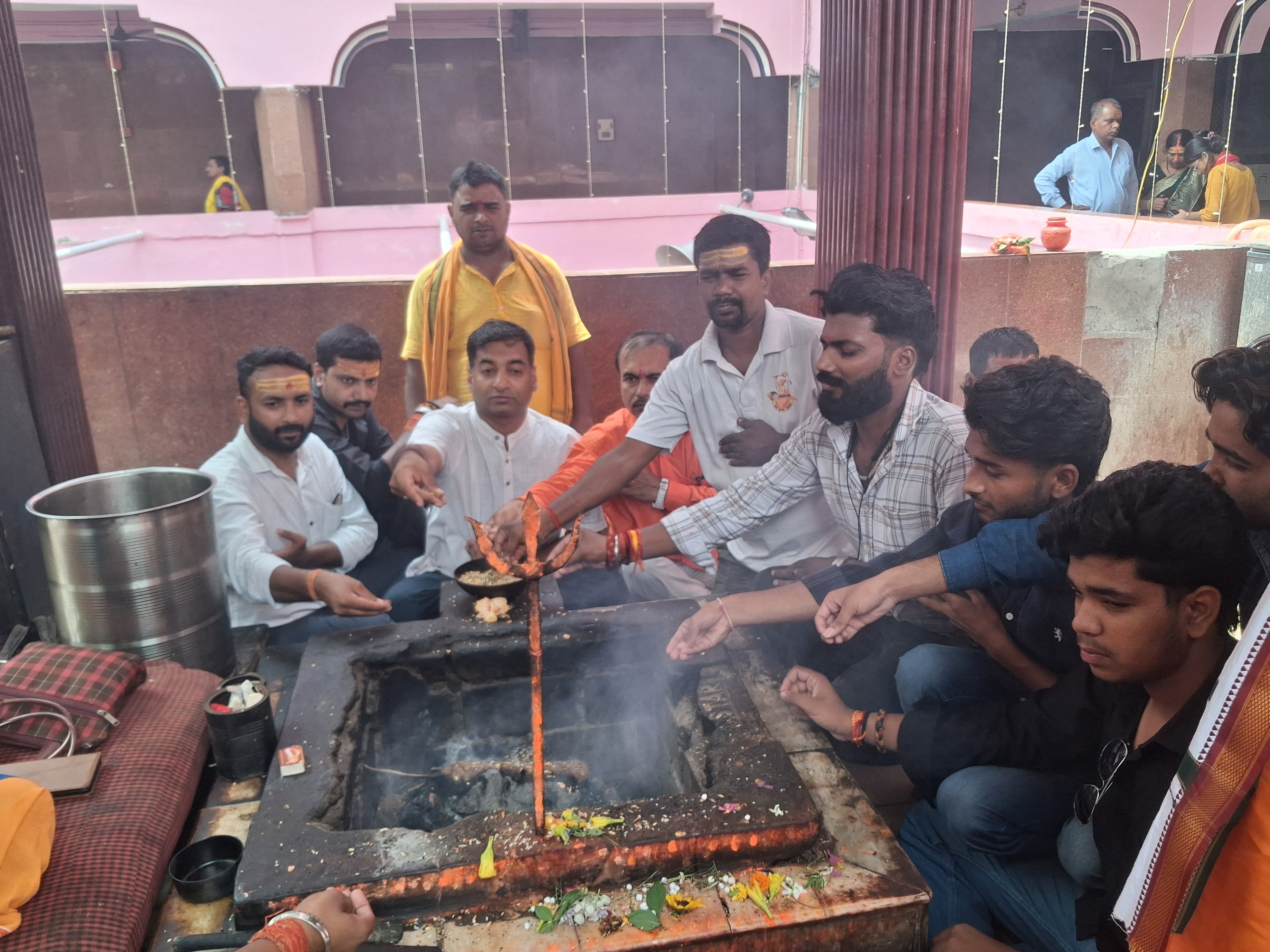 विश्व हिंदू परिषद के जिला संयोजक कुणाल सिंह ने कहा कि सांसद के विरोध प्रदर्शन से देशभर के हिंदुओं में आक्रोश है। - Dainik Bhaskar