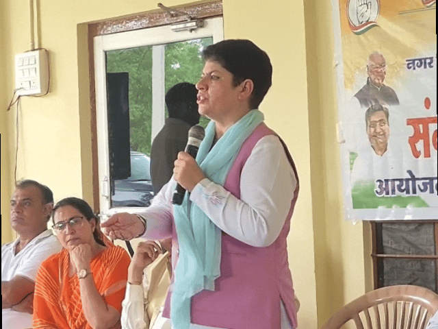 जिला कांग्रेस अध्यक्ष एवं विधायक रीटा चौधरी ने कहा कि कांग्रेस को अभी से चुनावी तैयारी शुरू कर देनी चाहिए।