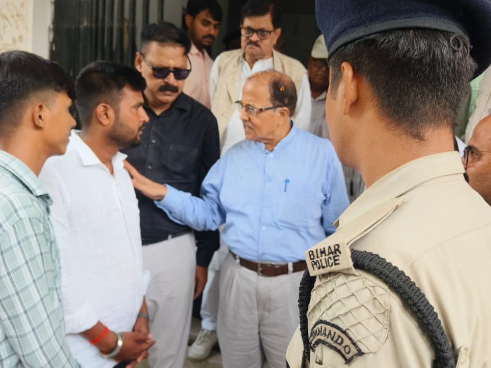जगजीवन कॉलेज NSUI अध्यक्ष वैभव कुमार ने कहा कि विश्वविद्यालय का उद्देश्य छात्रों को शिक्षा से जोड़ना होना चाहिए न कि उन्हें बाहर करना। - Dainik Bhaskar