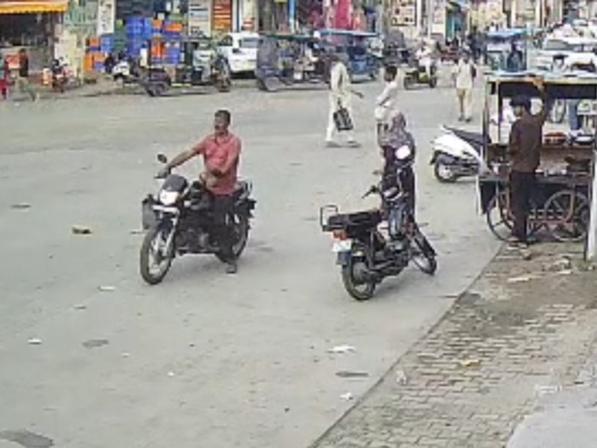 झज्जर में भगत सिंह चौक पर वारदात; CCTV में कैद हुआ चोर|झज्जर,Jhajjar - Dainik Bhaskar