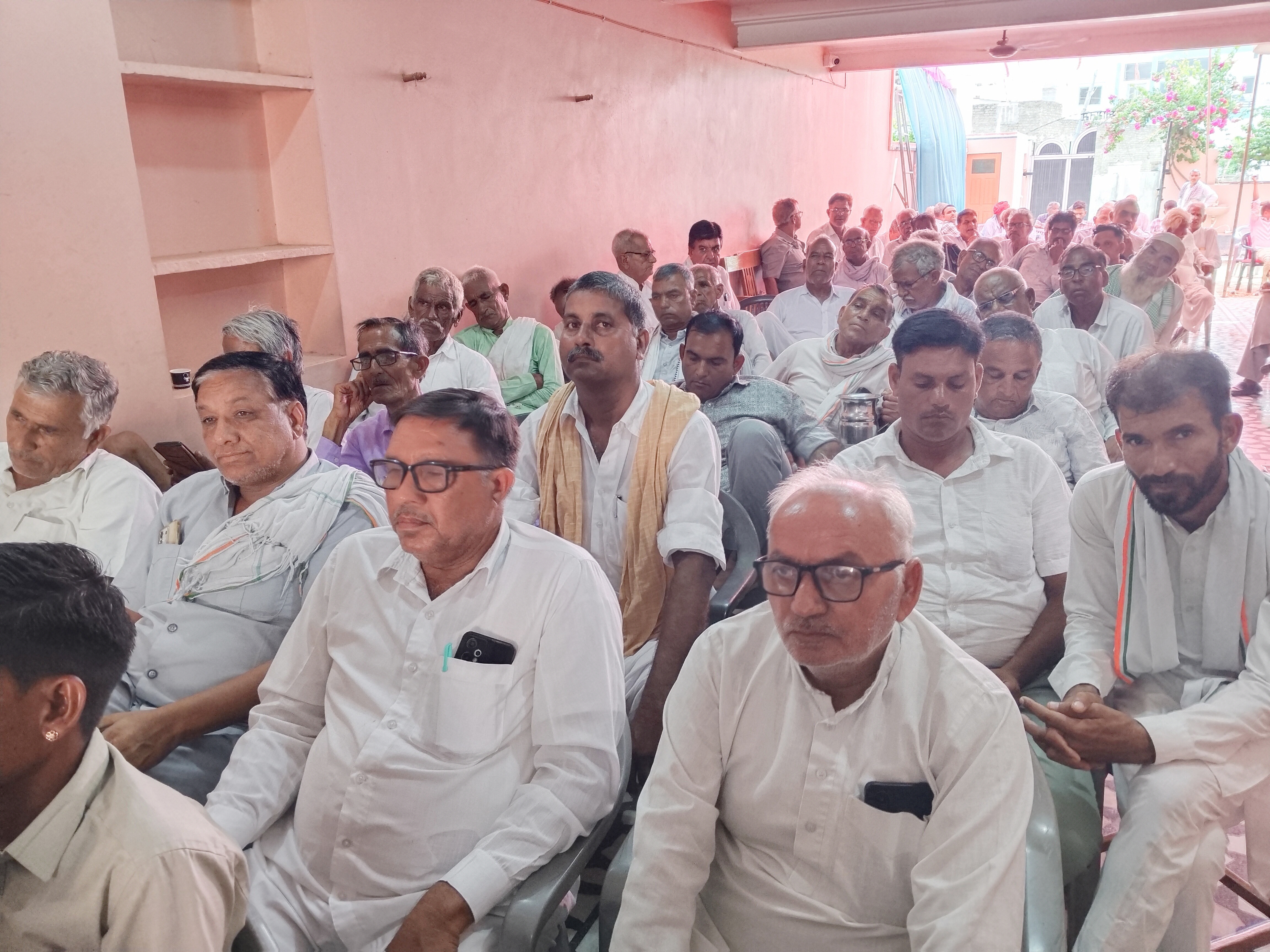 बैठक के दौरान संगठन की आगामी रणनीति, संगठनात्मक गतिविधियों और चुनावी तैयारियों से जुड़े विभिन्न महत्वपूर्ण विषयों पर विस्तार से चर्चा की गई।