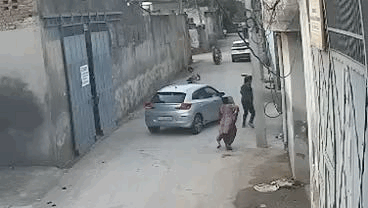 भागते समय गाड़ी से टकराया बदमाश