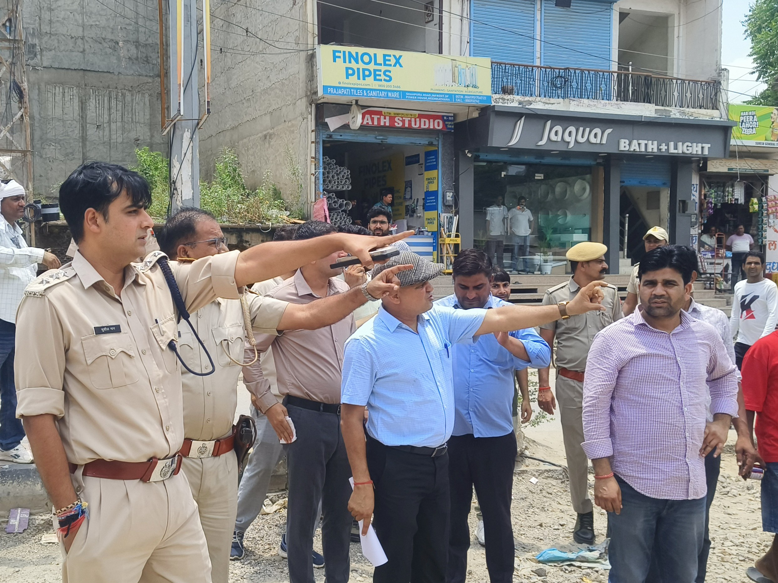 अधिकारियों ने 4 किमी पैदल चलक अतिक्रमण क्षेत्र का निरीक्षण किया है।