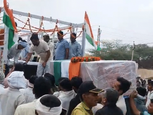 जवान जगवीर रेपसवाल की तिरंगा यात्रा निकाली गई थी।