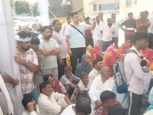 सीकर में प्रेग्नेंट महिला प्रियंका कवंर की हत्या के मामले में 22 घंटे बाद आखिरकार धरना खत्म हो गया है।