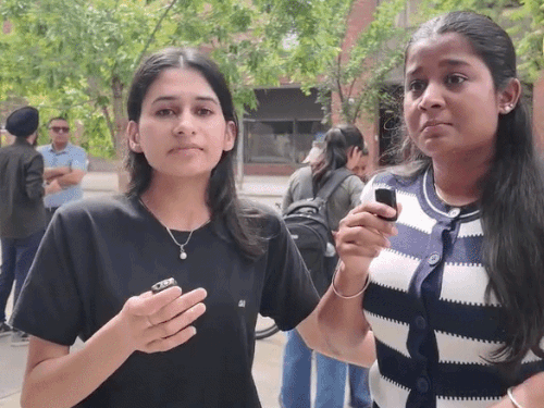 जसमीत कौर और उसकी दोस्त अपने दादा की मौत के बारे में बताकर भावुक हो गई।