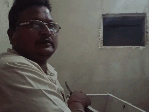 लड़के के पिता ने अपने घर में चोरी की जानकारी दी थी।