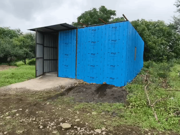 This factory in Manpura was being prepared to be shifted to the Bajranggarh area of Rajasthan.