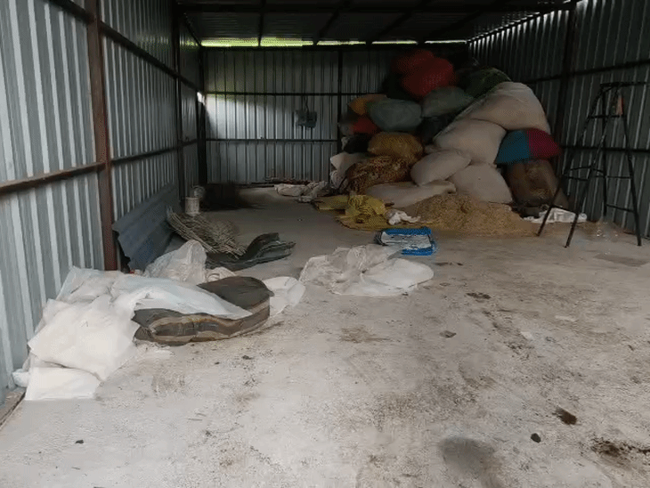 The value of the seized chemical is estimated to be around 100 to 150 crore rupees.