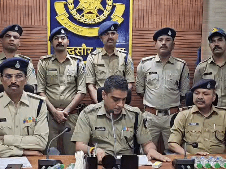 The SP stated that the accused were continuously changing locations to manufacture synthetic drugs.