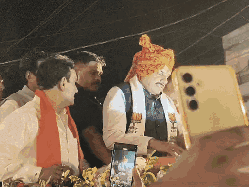 Before voting, BJP showed its strength in Datia. The CM had a roadshow.