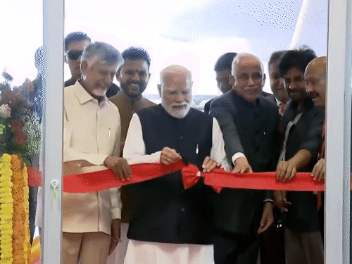अमरावती में पीएम मोदी ने एयरपोर्ट टर्मिनल का उद्घाटन कर वहां की फैसिलिटीज देखीं।