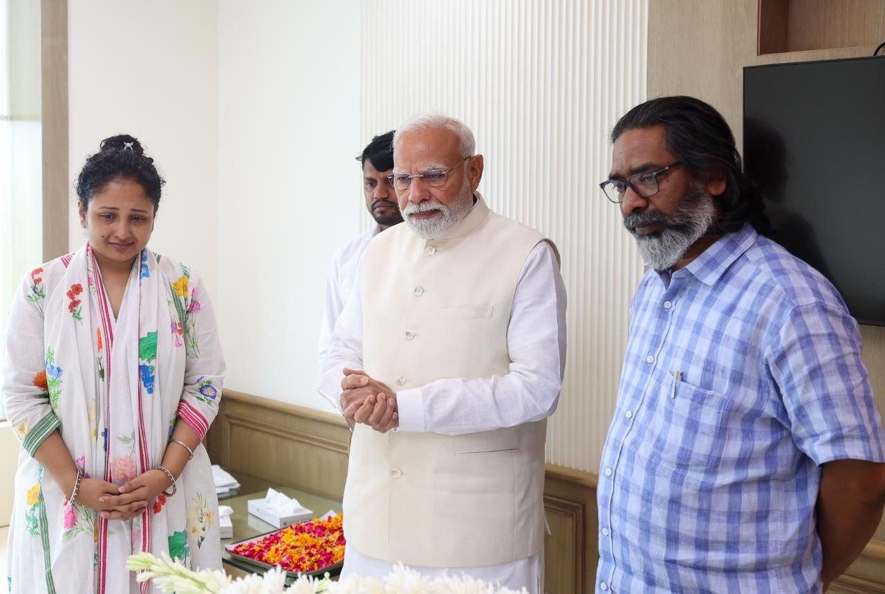 शिबू सोरेन का निधन बीते साल दिल्ली में हुआ था। तब पीएम नरेंद्र मोदी अस्पताल पहुंच कर श्रद्धांजलि दी थी।