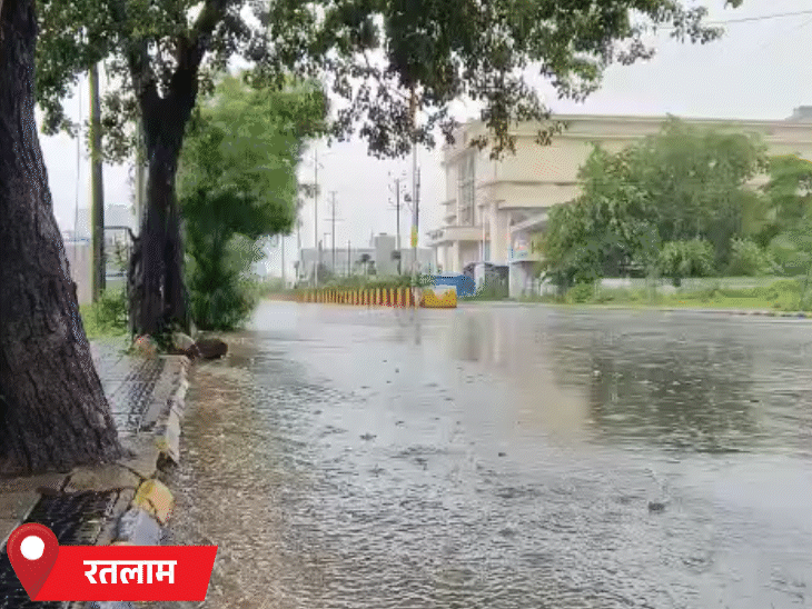 रतलाम में शनिवार सुबह से बारिश हो रही है। जिले में अब तक 13 इंच से अधिक वर्षा दर्ज की जा चुकी है। शहर का हनुमान ताल लबालब भर गया है।