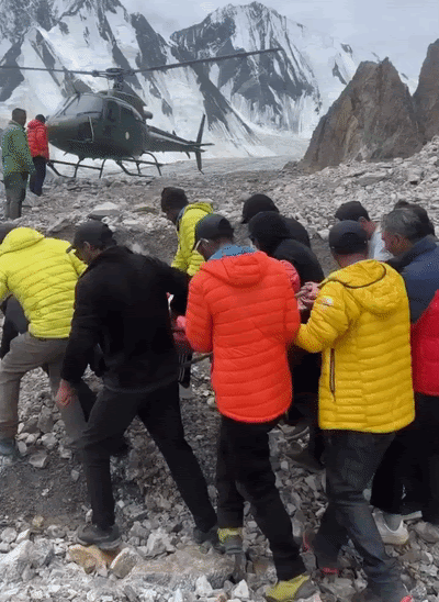 निर्मल पुर्जा का शव हेलिकॉप्टर से लाया गया।