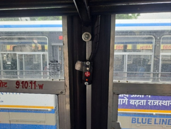 नई रोडवेज बस में लगे पैनिक बटन।