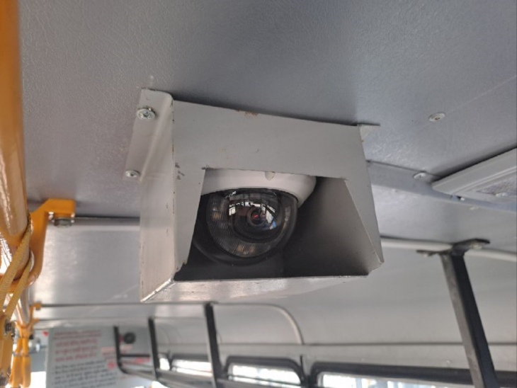 नई रोडवेज बसों में लगे CCTV कैमरे।