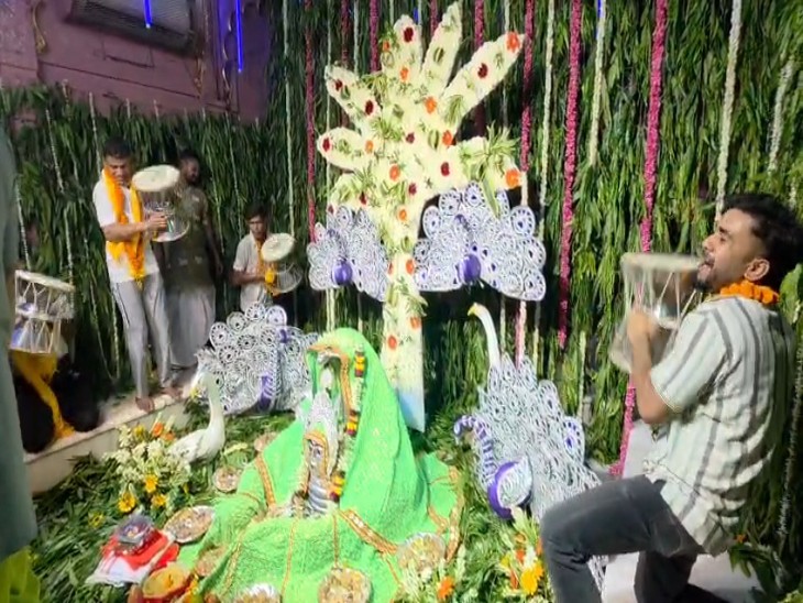 सावन के पहले सोमवार की पूर्व संध्या पर भगवान गोपेश्वर महादेव का आकर्षक श्रृंगार किया गया - Dainik Bhaskar