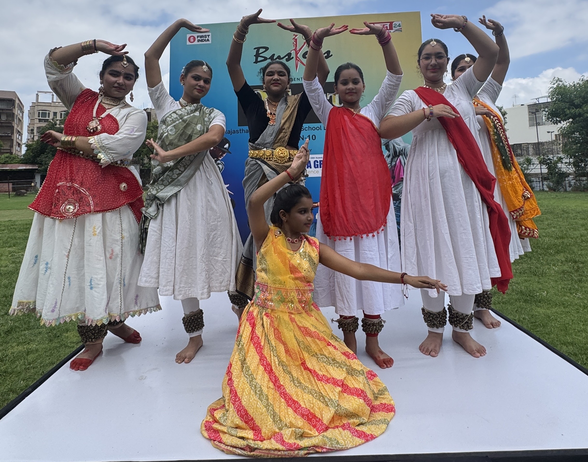 स्टूडेंट्स ने कथक, कुचीपुड़ी सहित कई क्लासिकल डांस की प्रस्तुतियां भी दी।