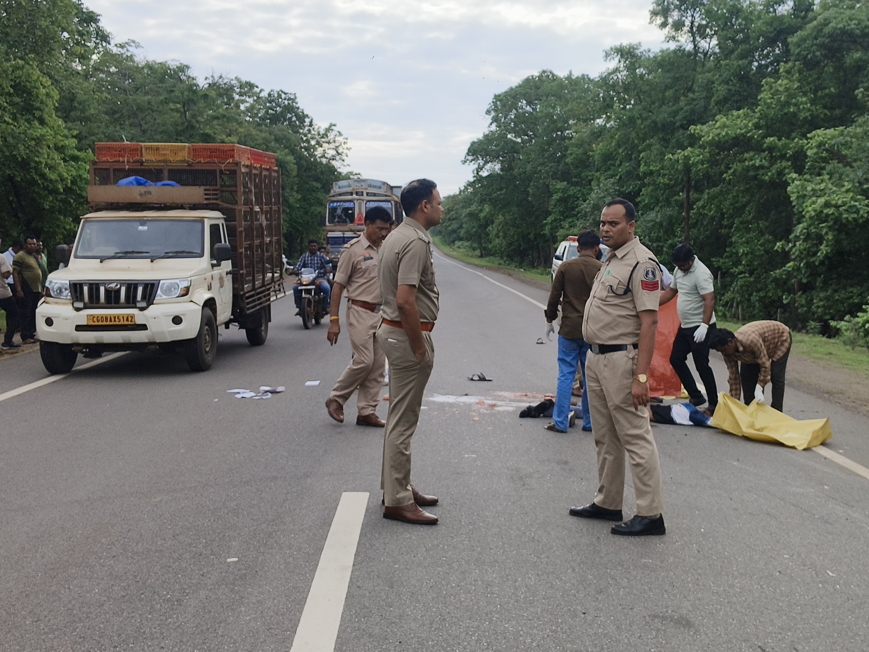 दुर्घटना में दोनों युवकों के शव बुरी तरह क्षत-विक्षत हो गए थे।