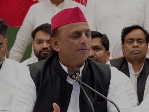 अखिलेश यादव ने कहा- हिंसा हार के डर से जन्म लेती है।