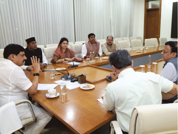 सीएम की बैठक के बाद उच्च स्तरीय समिति बनेगी, सोमवार से खुल सकती हैं दुकानें|भोपाल,Bhopal - Dainik Bhaskar