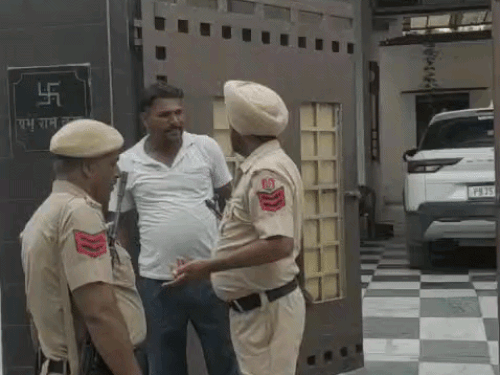 पंजाब BJP के पूर्व प्रधान अश्वनी शर्मा के घर पहुंची पुलिस।