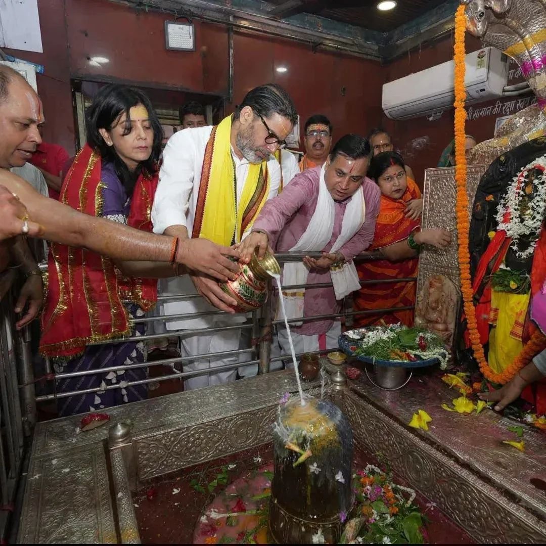 नामांकन से पहले प्रशांत किशोर ने परिवार के साथ 13 जुलाई को मंदिर में जाकर पूजा की थी। 14 जुलाई को उन्होंने बांकीपुर विधानसभा सीट से नामांकन किया था। 34.30% वोटिंग हुई है।