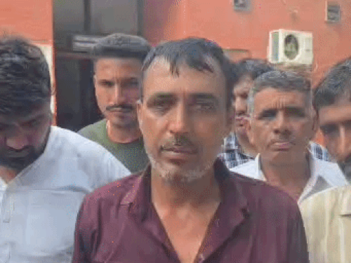 मुस्कान के पिता सुखबीर सिंह।