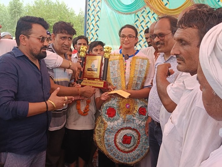 3 अगस्त को सीमा दिनोद गांव पहुंचीं। यहां ग्रामीण और परिवारवालों ने उनका स्वागत किया।