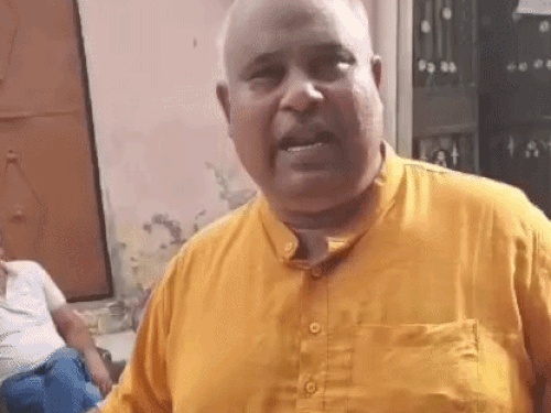 बिट्टू बजरंगी ने कहा कि इस देश में किसी को कही भी जाकर पूजा करने का हक है।