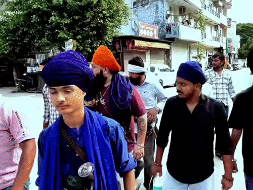 युवक को पकड़ने के लिए निहंग दिल्ली से गुरुग्राम पहुंचे।