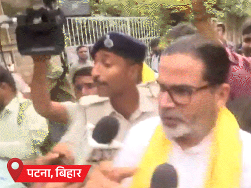 पटना में जन सुराज कार्यकर्ताओं में जश्न का माहौल है। वडोदरा में भाजपा समर्थकों ने जीत का जश्न मनाया। - Dainik Bhaskar