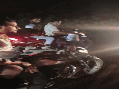 CMO ने लापरवाही पूर्वक कार चलाते हुए बाइट को मारी थी टक्कर।