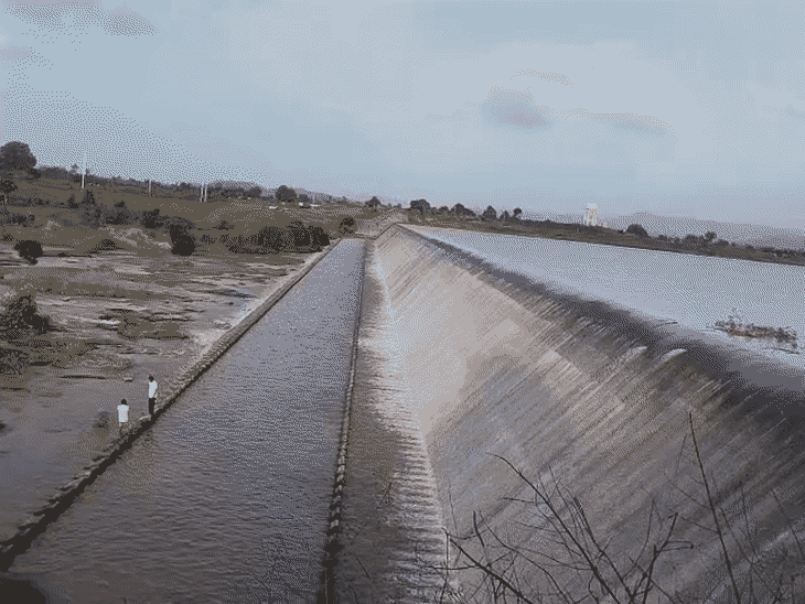The Dejla Dewada reservoir located in Kunda, Khargone district, has filled up. Water is overflowing from the spillway.