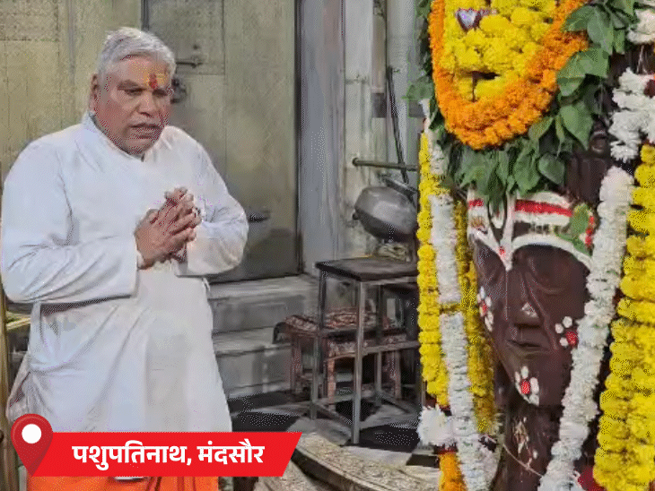 सुबह 5 बजे मंदिर के पट खुलने के साथ ही बाबा के दर्शन शुरू हो गए।