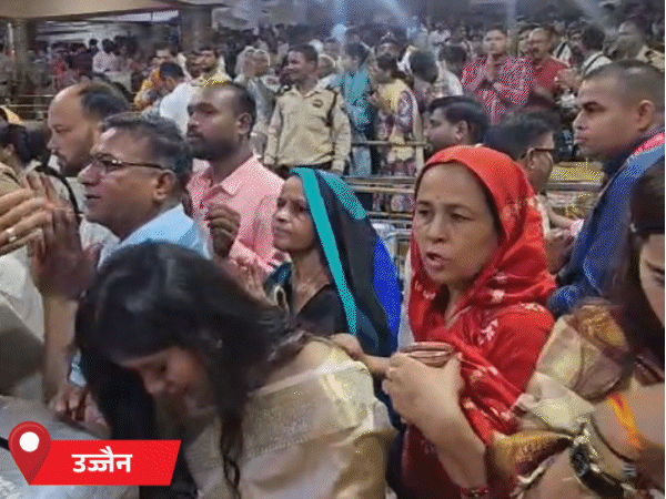 नंदी हॉल के गणेश और कार्तिक मंडपम से दर्शन करते श्रद्धालु।