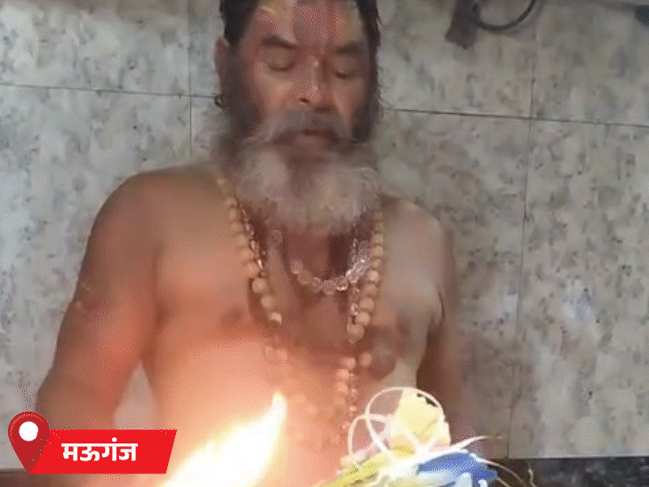 भक्तों ने "हर-हर महादेव" के जयघोष के बीच भोलेनाथ का जलाभिषेक कर पूजा-अर्चना की।