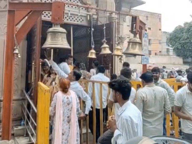 Queue of devotees outside Achaleshwar Mahadev Temple
