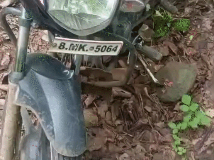 Rupesh Kushwah's bike, a resident of Silwani, was also recovered from the suicide spot.
