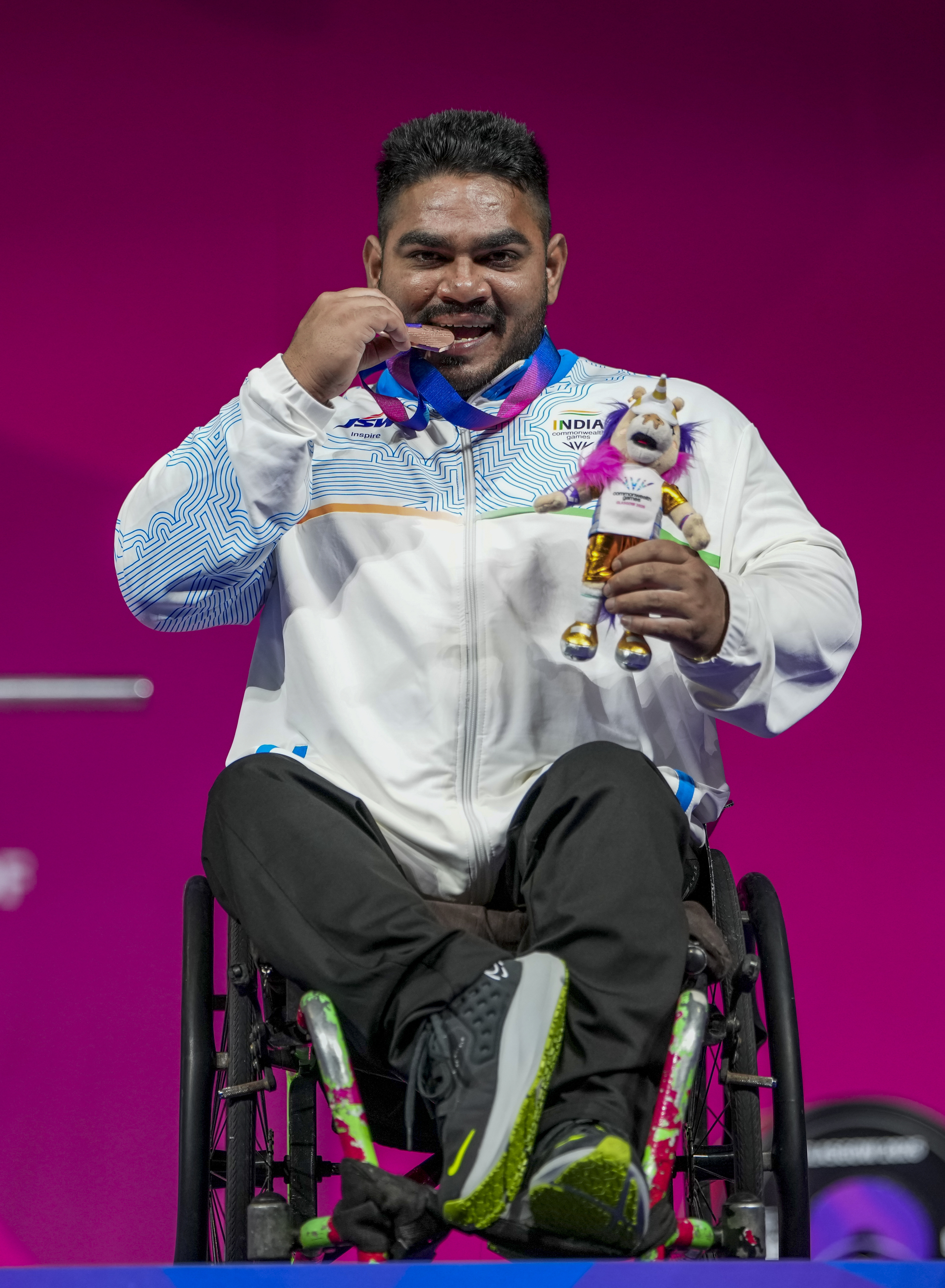पैरा पावरलिफ्टर झंडू कुमार ने कॉमनवेल्थ गेम्स 2026 में भारत को पहला मेडल दिलाया।