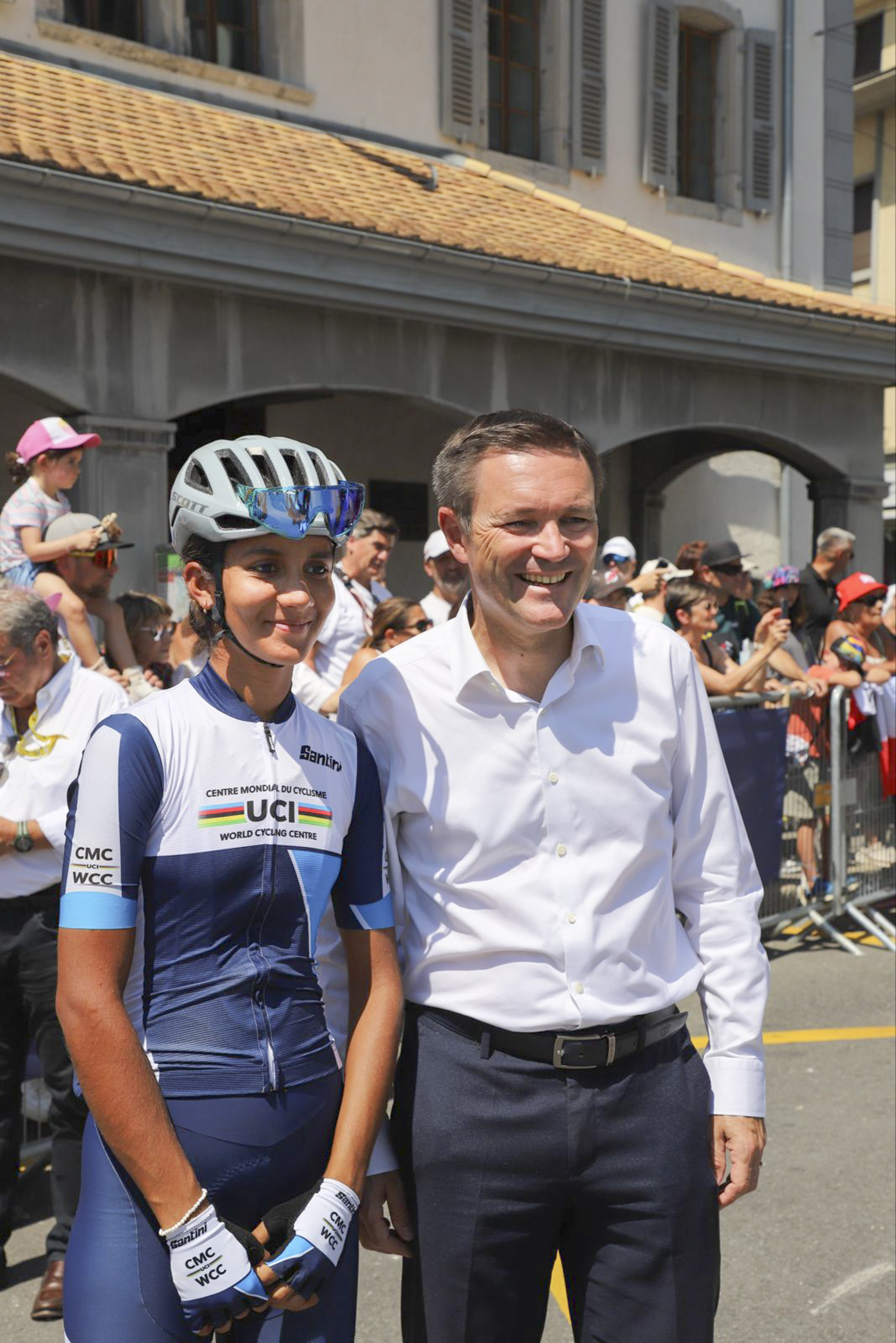 UCI के अध्यक्ष डेविड लैपार्टिएंट के साथ हर्षिता जाखड़।