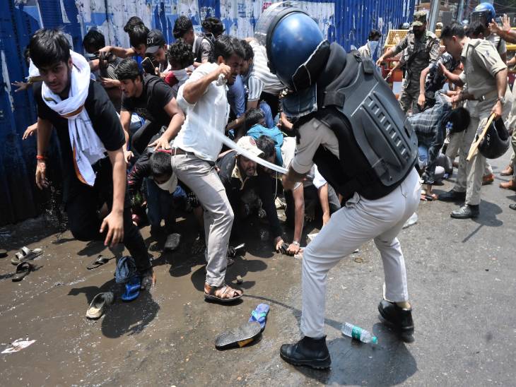 26 जुलाई को नीट पेपर लीक मामले को लेकर हुए विरोध प्रदर्शन के दौरान पुलिस ने प्रदर्शनकारियों पर लाठीचार्ज किया था।