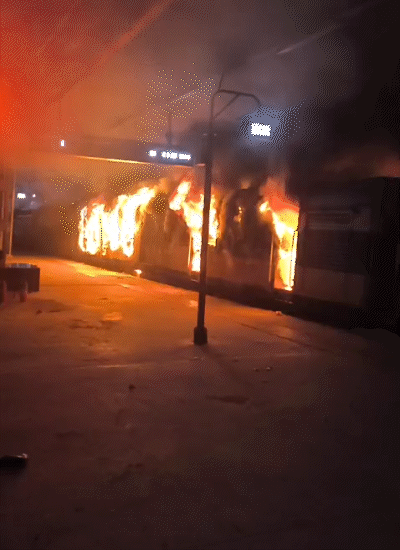 Fire broke out in the Samastipur-Saharsa MEMU train standing at Simri-Bakhtiyarpur station