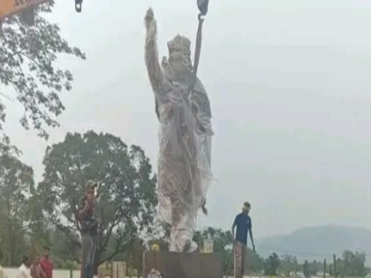 कार्यक्रम में लगभग 10 हजार लोगों के शामिल होने की संभावना को देखते हुए जिला प्रशासन और पुलिस प्रशासन ने व्यापक तैयारियां की हैं।
