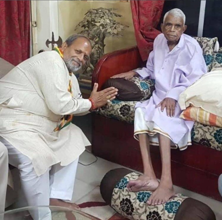 Paras Jain became a minister for the first time in Babulal Gaur's cabinet.