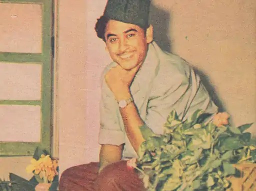 किशोर कुमार, के.एल. सहगल के गानों से प्रभावित थे और उन्हीं की तरह गायक बनना चाहते थे। सहगल से मिलने की चाह में 18 साल की उम्र में मुंबई पहुंचे, लेकिन उनकी इच्छा पूरी नहीं हो पाई।