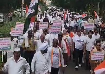 रविवार से कांग्रेस ने भिलाई बचाओ पदयात्रा निकाली है।
